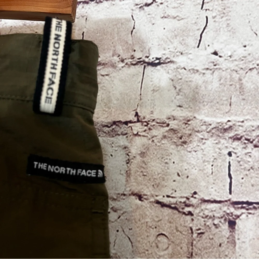 The North Face Green 2 in 1 Convertible Zip Nylon Hiking Pants